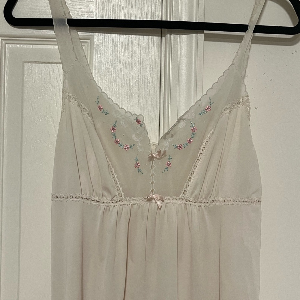Vanity Fair Chemise Luxurious Sleepwear